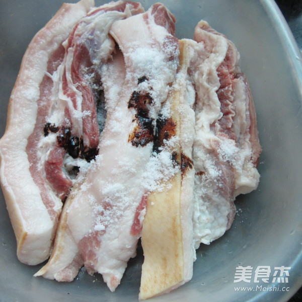 熏麻辣孜然<a href=/shicai/rouqin/LaRou/index.html target=_blank><u>腊肉</u></a>的做法