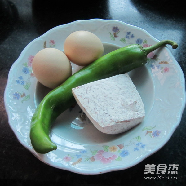 <a href=/shicai/shucai/XiangYu/index.html target=_blank><u>香芋</u></a>丁煎蛋的做法