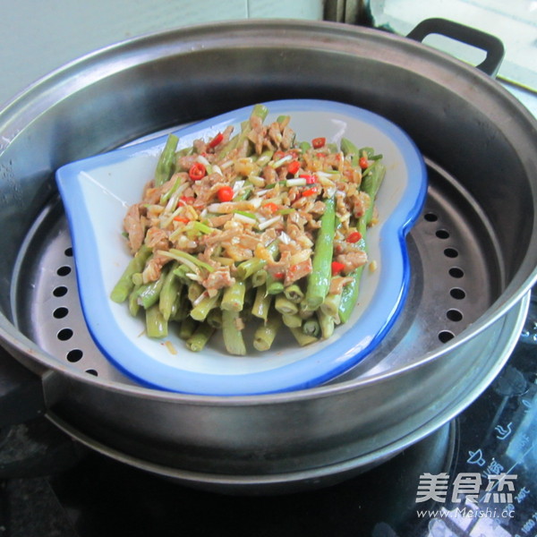 肉蒸<a href=/shicai/shucai/DouJiao/index.html target=_blank><u>豆角</u></a>的做法