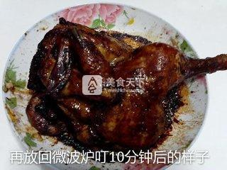 微波炉烤<a href=/shicai/diaoweipin/CongYou/index.html target=_blank><u>葱油</u></a>鸡