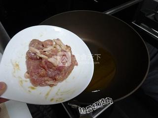 肉片炒<a href=/shicai/shucai/SiGua/index.html target=_blank><u>丝瓜</u></a>