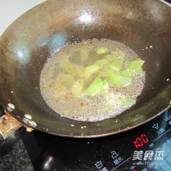 麻辣水煮<a href=/shicai/rouqin/NiuRou/index.html target=_blank><u>牛肉</u></a>的做法