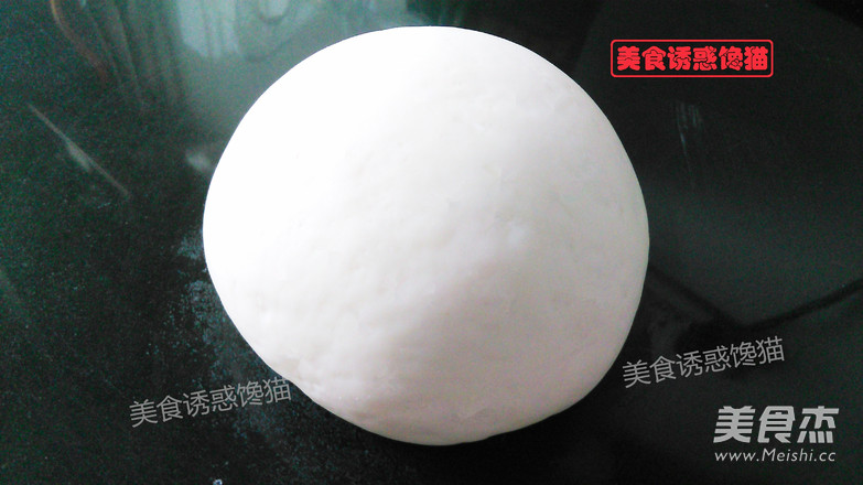 蚝油椒盐<a href=/shicai/shucai/JuHua/index.html target=_blank><u>菊花</u></a>卷的做法