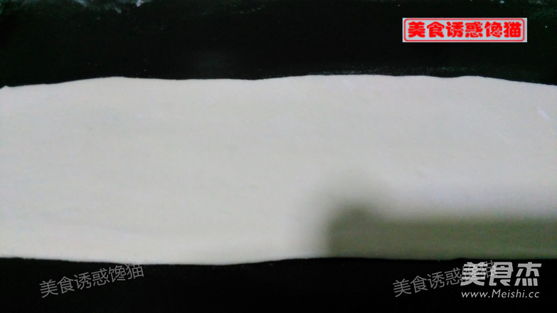 蚝油椒盐<a href=/shicai/shucai/JuHua/index.html target=_blank><u>菊花</u></a>卷的做法