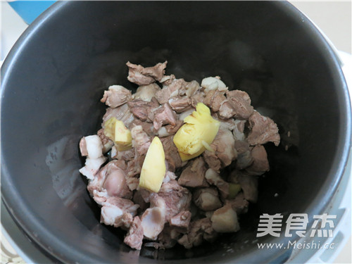 启东风味烧<a href=/shicai/rouqin/YangRou/index.html target=_blank><u>羊肉</u></a>的做法