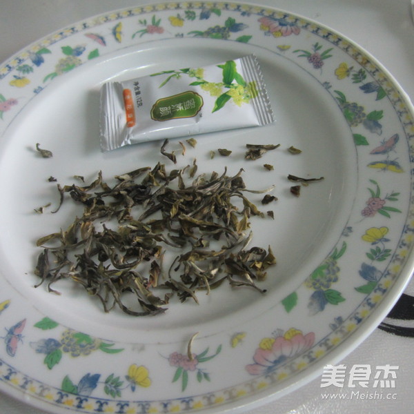 <a href=/shicai/diaoweipin/FengMi/index.html target=_blank><u>蜂蜜</u></a>绿茶的做法