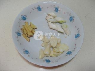 红烧<a href=/shicai/shuichanpin/HuangHuaYu/index.html target=_blank><u>黄花鱼</u></a>