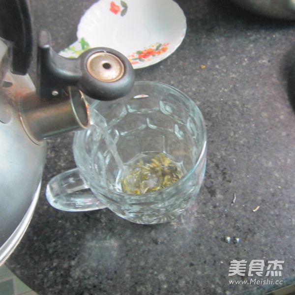 <a href=/shicai/diaoweipin/FengMi/index.html target=_blank><u>蜂蜜</u></a>绿茶的做法