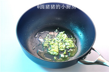 秘制香酥<a href=/shicai/shuichanpin/JiYu/index.html target=_blank><u>鲫鱼</u></a>步骤12