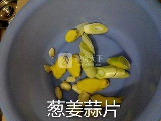 微波炉烤<a href=/shicai/diaoweipin/CongYou/index.html target=_blank><u>葱油</u></a>鸡