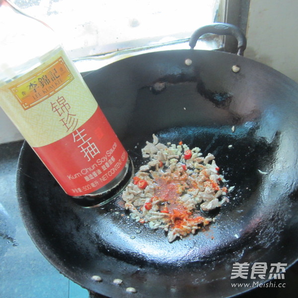 肉蒸<a href=/shicai/shucai/DouJiao/index.html target=_blank><u>豆角</u></a>的做法