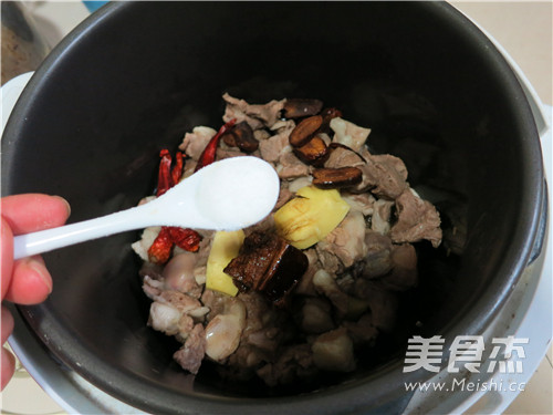 启东风味烧<a href=/shicai/rouqin/YangRou/index.html target=_blank><u>羊肉</u></a>的做法