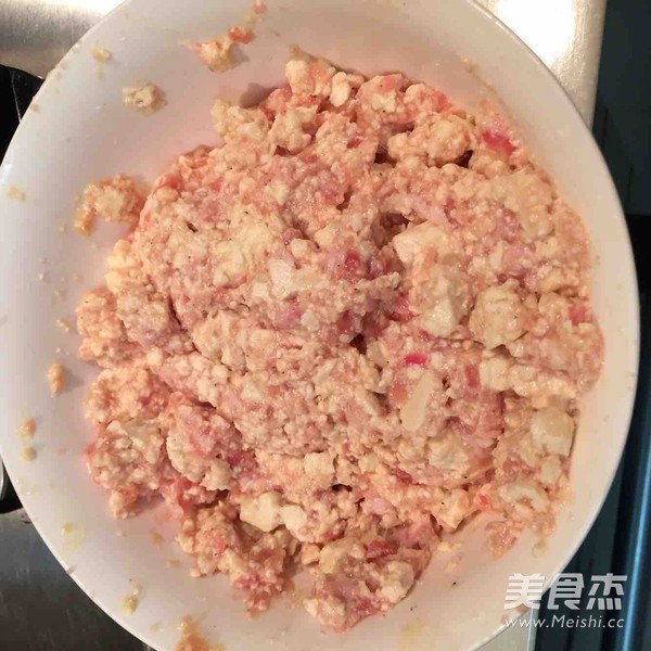 <a href=/shicai/mimian/DouFu/index.html target=_blank><u>豆腐</u></a>肉丸子的做法