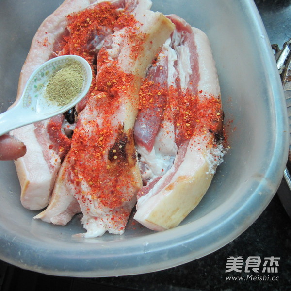 熏麻辣孜然<a href=/shicai/rouqin/LaRou/index.html target=_blank><u>腊肉</u></a>的做法