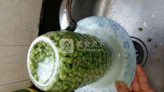 美味酸<a href=/shicai/shucai/DouJiao/index.html target=_blank><u>豆角</u></a>