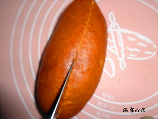 热狗<a href=/shicai/mimian/MianBao/index.html target=_blank><u>面包</u></a>