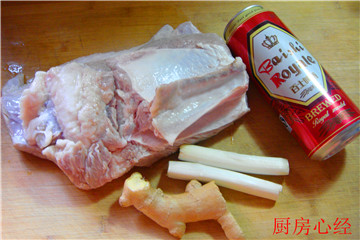 罐焖<a href=/shicai/rouqin/NiuRou/index.html target=_blank><u>牛肉</u></a>步骤1