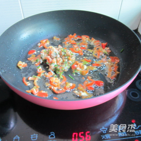 肉末煎<a href=/shicai/shucai/DongGua/index.html target=_blank><u>冬瓜</u></a>的做法