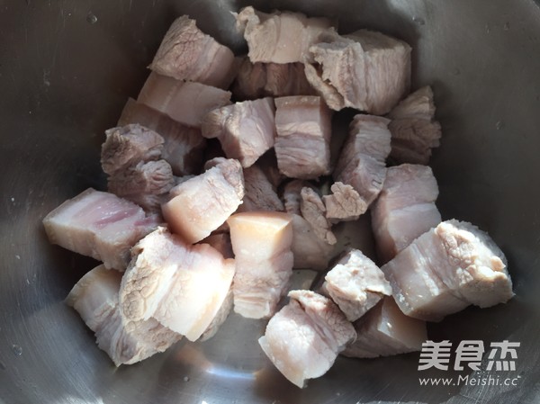 <a href=/shicai/shucai/MeiGanCai/index.html target=_blank><u>梅干菜</u></a>烧肉的做法