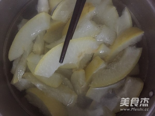 零食<a href=/shicai/guopin/YouZi/index.html target=_blank><u>柚子</u></a>皮的做法