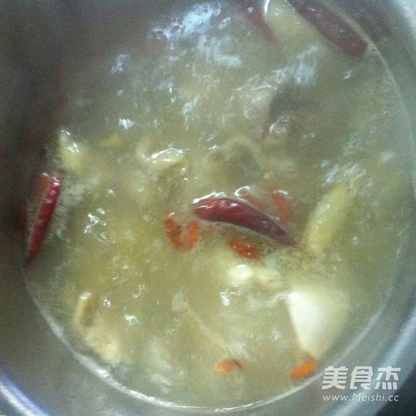 <a href=/shicai/rouqin/ZhengJi/index.html target=_blank><u>鸡肉</u></a>火锅的做法