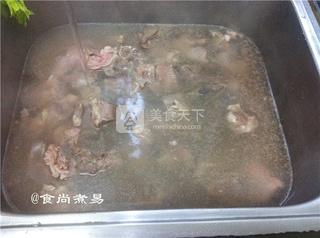 砂锅炖<a href=/shicai/rouqin/YangRou/index.html target=_blank><u>羊肉</u></a>
