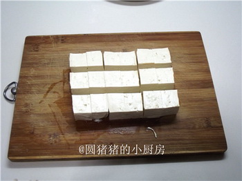 焦溜<a href=/shicai/mimian/DouFu/index.html target=_blank><u>豆腐</u></a>步骤2