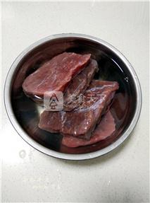 冷水<a href=/shicai/rouqin/NiuRou/index.html target=_blank><u>牛肉</u></a>