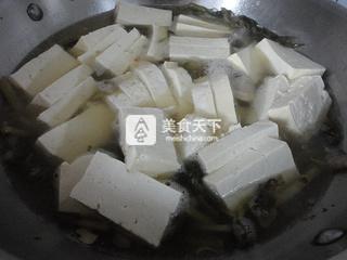 雪里红炖<a href=/shicai/mimian/DouFu/index.html target=_blank><u>豆腐</u></a>