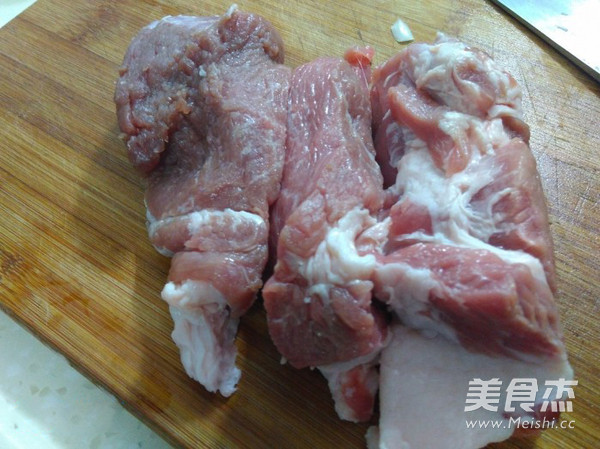 <a href=/shicai/guopin/BoLuo/index.html target=_blank><u>菠萝</u></a>蜜汁叉烧肉的做法