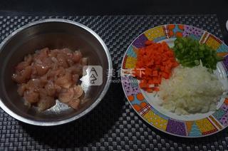 <a href=/shicai/rouqin/ZhengJi/index.html target=_blank><u>鸡肉</u></a>酥皮派