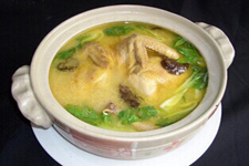 砂锅炖鸡汤