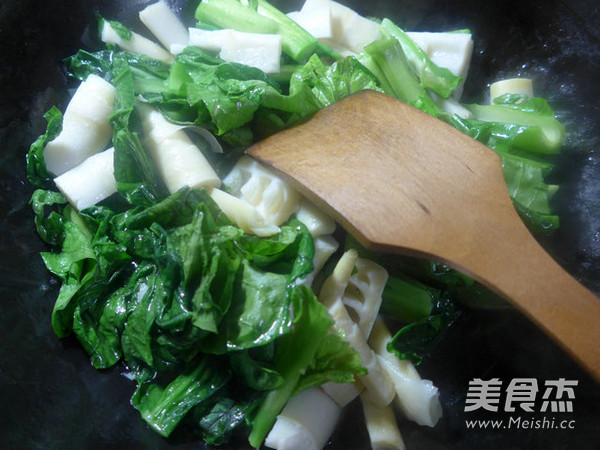 雷笋烧天菜芯的做法