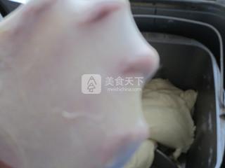 手撕大<a href=/shicai/mimian/MianBao/index.html target=_blank><u>面包</u></a>