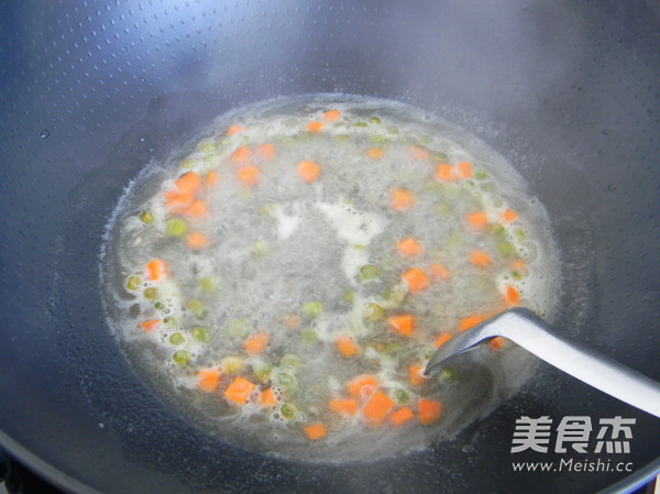 清蒸<a href=/shicai/mimian/DouFu/index.html target=_blank><u>豆腐</u></a>狮子头的做法