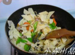 尖椒干<a href=/shicai/mimian/DouFu/index.html target=_blank><u>豆腐</u></a>