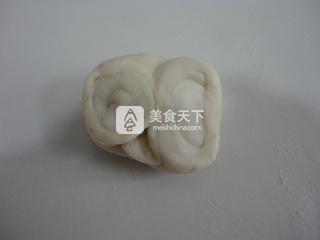 豆沙<a href=/shicai/shucai/JuHua/index.html target=_blank><u>菊花</u></a>酥