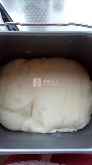 豆沙麦穗<a href=/shicai/mimian/MianBao/index.html target=_blank><u>面包</u></a>