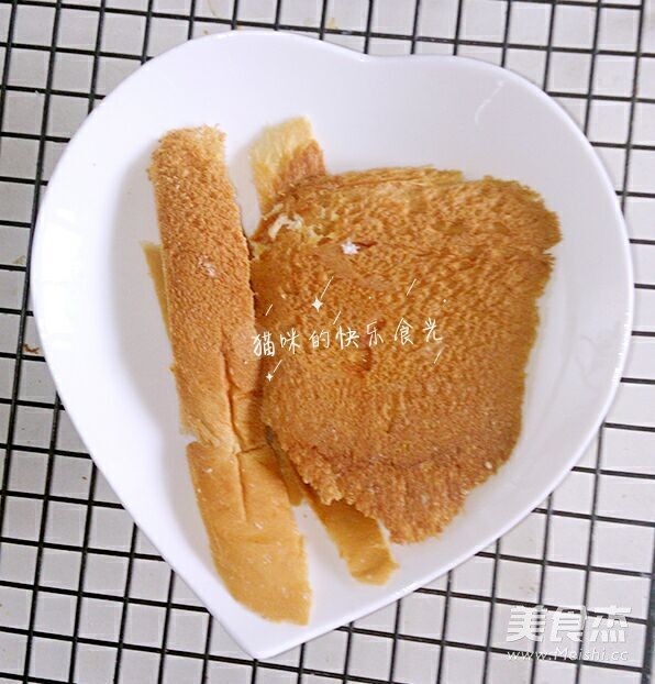 早餐---小鸟<a href=/shicai/mimian/MianBao/index.html target=_blank><u>面包</u></a>的做法