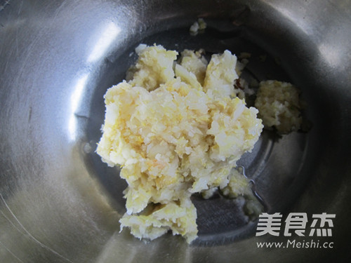 酸菜<a href=/shicai/rouqin/ZhuRou/index.html target=_blank><u>猪肉</u></a>水饺的做法