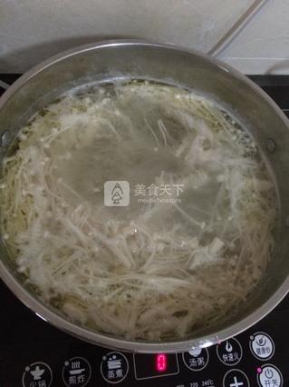 金针菇肉丸瘦肉汤