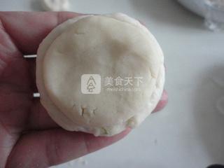 豆沙<a href=/shicai/shucai/JuHua/index.html target=_blank><u>菊花</u></a>酥