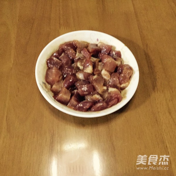 圆椒炒肉丁的做法