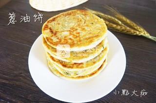 酥脆<a href=/shicai/diaoweipin/CongYou/index.html target=_blank><u>葱油</u></a>饼