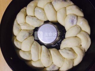 圣诞花环<a href=/shicai/mimian/MianBao/index.html target=_blank><u>面包</u></a>