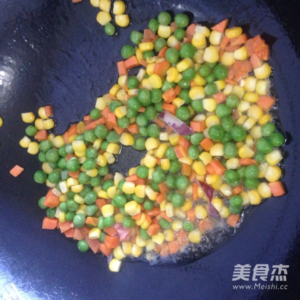 黄金杂蔬蛋炒饭的做法