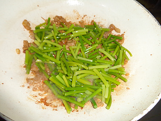 肉丝炒<a href=/shicai/shucai/SuanTai/index.html target=_blank><u>蒜薹</u></a>