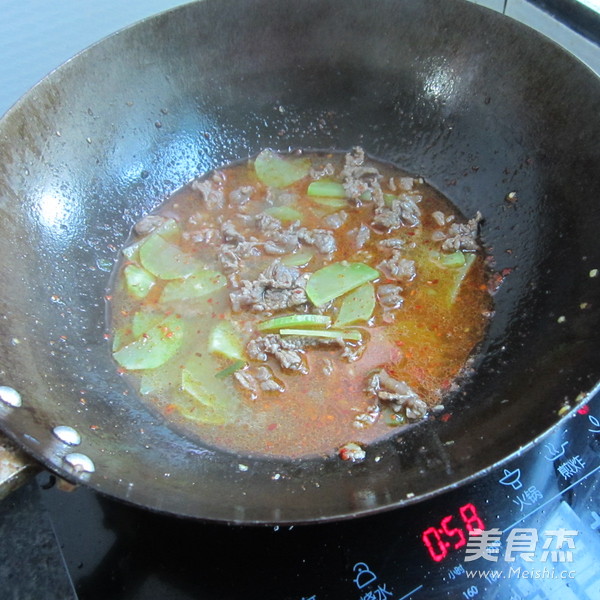 麻辣水煮<a href=/shicai/rouqin/NiuRou/index.html target=_blank><u>牛肉</u></a>的做法