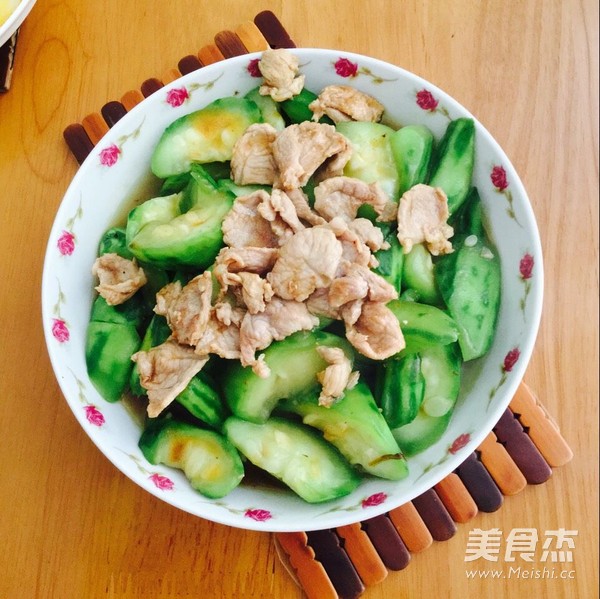 肉片炒<a href=/shicai/shucai/SiGua/index.html target=_blank><u>丝瓜</u></a>的做法