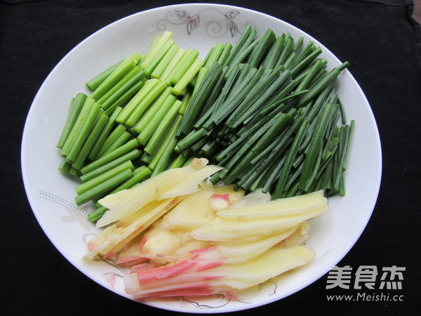 <a href=/shicai/shucai/JiuCai/index.html target=_blank><u>韭菜</u></a>苔炒肉的做法